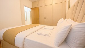 Room - Soho Living – Chic 1BR Flat on Wardour Street -4WD (London)