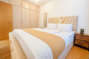 Room - Soho Living – Chic 1BR Flat on Wardour Street -4WD (London)