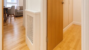 Interior - Soho Living – Chic 1BR Flat on Wardour Street -4WD (London)