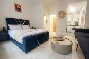 Room - Modern Wardour Street Studio, Heart of Soho 2WD (London)