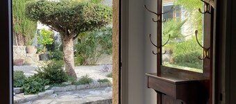 Charming little house for 2 people + garden facing the mountains at the foot of the village