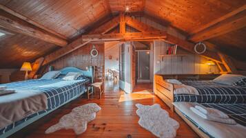 4 bedrooms, iron/ironing board, WiFi