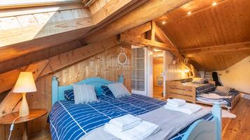 4 bedrooms, iron/ironing board, WiFi