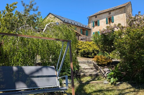 Holiday Home 'Cottage des Pléiades' with Lake View and Wi-Fi