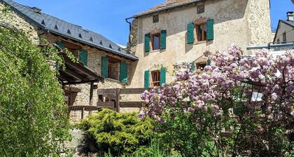 Holiday Home 'Cottage des Pléiades' with Lake View and Wi-Fi