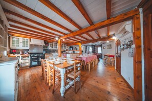 Dining - Holiday Home 'Cottage des Pléiades' with Lake View and Wi-Fi (Les Angles)