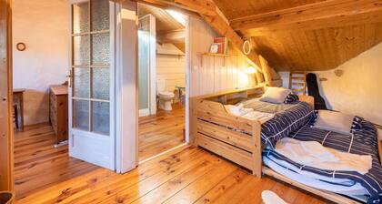 Holiday Home 'Cottage des Pléiades' with Lake View and Wi-Fi