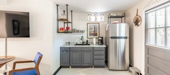 Cozy Studio Apt. 1 Mile from Casino