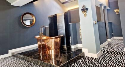 Hamilton Luxury Holiday Let’s- The Studio