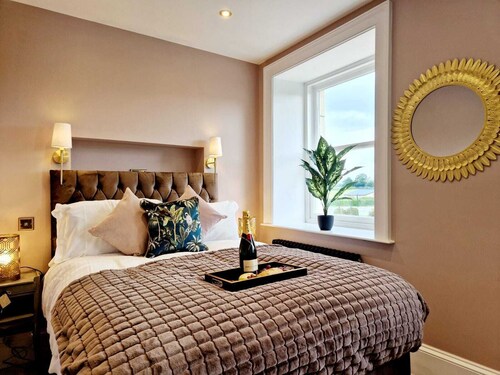 Hamilton-The Alexander suite luxury holiday let's