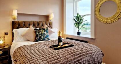 Hamilton-The Alexander suite luxury holiday let's