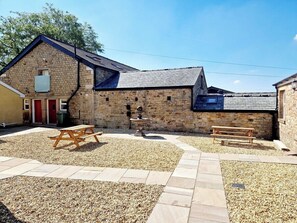 Outdoor dining - Hamilton-The Cruck luxury let (Cabus)