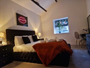 2 chambres, fer et planche à repasser, accès Internet, draps fournis