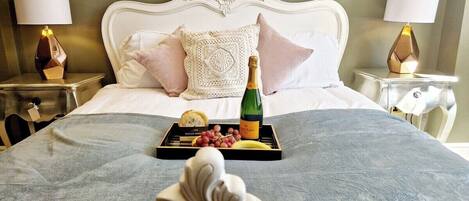 2 habitaciones, tabla de planchar con plancha, internet y ropa de cama