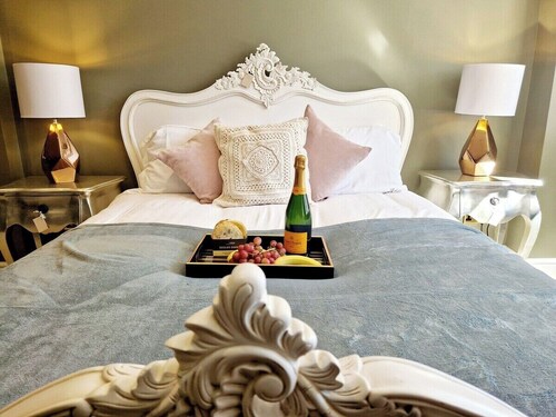 The Hamilton luxury let-The Duke