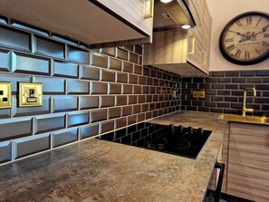 Fridge, microwave, oven, dishwasher - The Hamilton luxury let-The Duke (Cabus)