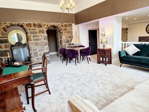 TV - The Hamilton luxury apartments-Lord William suite (Cabus)