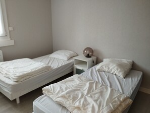 1 bedroom, travel cot, free WiFi - Apartment in villa (Besse-et-Saint-Anastaise)