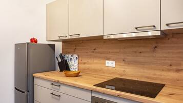 Kühlschrank, Ofen, Herdplatte, Geschirrspüler