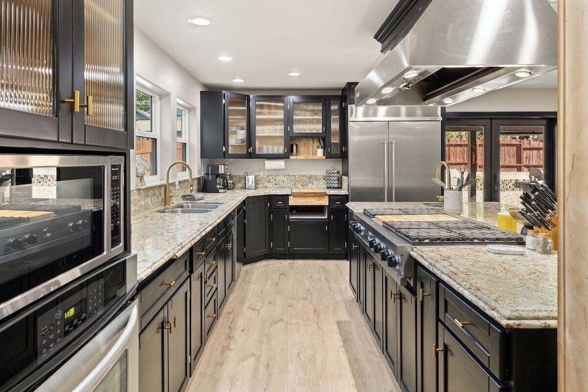 Microwave, oven, dishwasher, paper towels