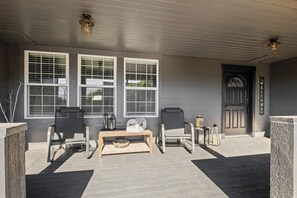 Terrace/patio - The Three Bears Retreat -Escape | King suites (Ronald)
