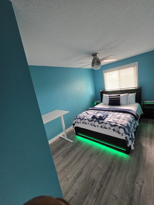 3 slaapkamers, een strijkplank/strijkijzer, internet, beddengoed