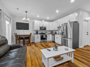 Interior - New duplex; sleeps 6! Pet friendly! Perfect for professionals and families! (Boiling Springs)