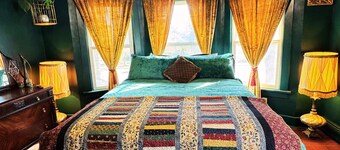 Historic 1904 Bed & Breakfast Suite 2 Blocks from Downtown Fort Morgan