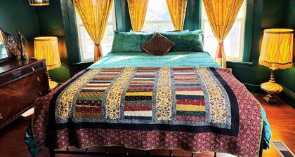 Historic 1904 Bed & Breakfast Suite 2 Blocks from Downtown Fort Morgan