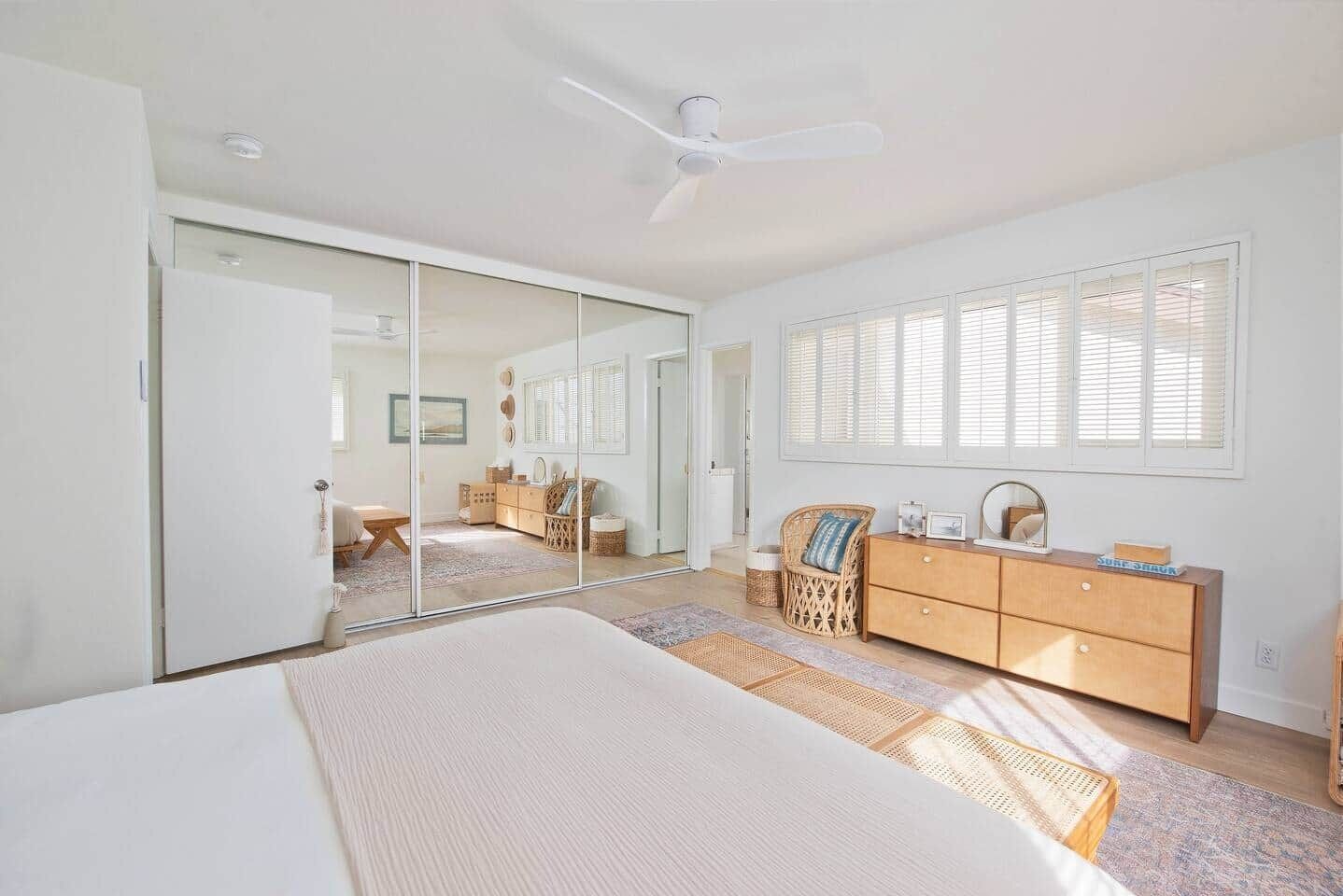 5 bedrooms, iron/ironing board, WiFi, bed sheets