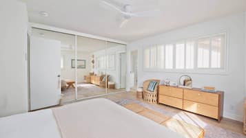 5 bedrooms, iron/ironing board, WiFi, bed sheets