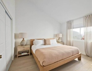 Iron/ironing board, WiFi, bed sheets - Rooftop w/ Ocean Views, 2 Bedroom Beach Townhouse (Manhattan Beach)