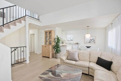 Rooftop w/ Ocean Views, 2 Bedroom Beach Townhouse