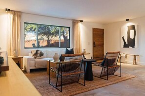 TV, peis og bordtennis