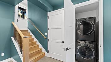 Studio (4 Bedrooms) | Exterior