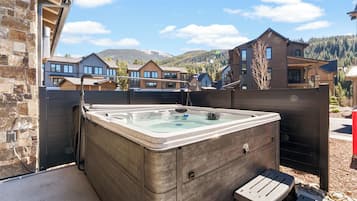Studio (4 Bedrooms) | Exterior