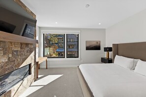Exterior - Alcove #39 (Keystone)