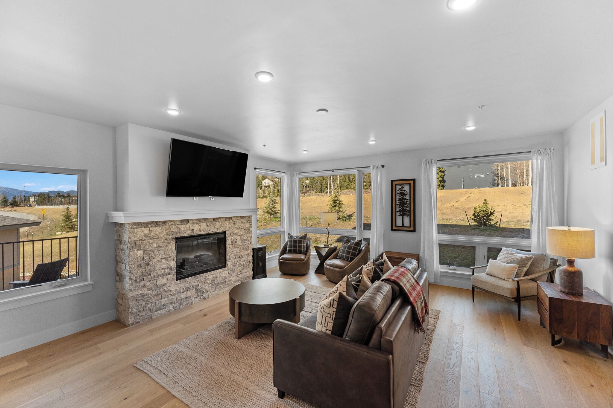 Condo (2 Bedrooms) | Front of property