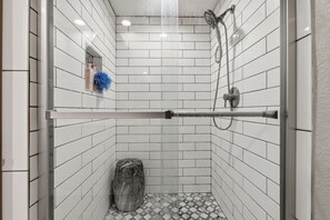 Dusche, Handtücher, Seife, Toilettenpapier