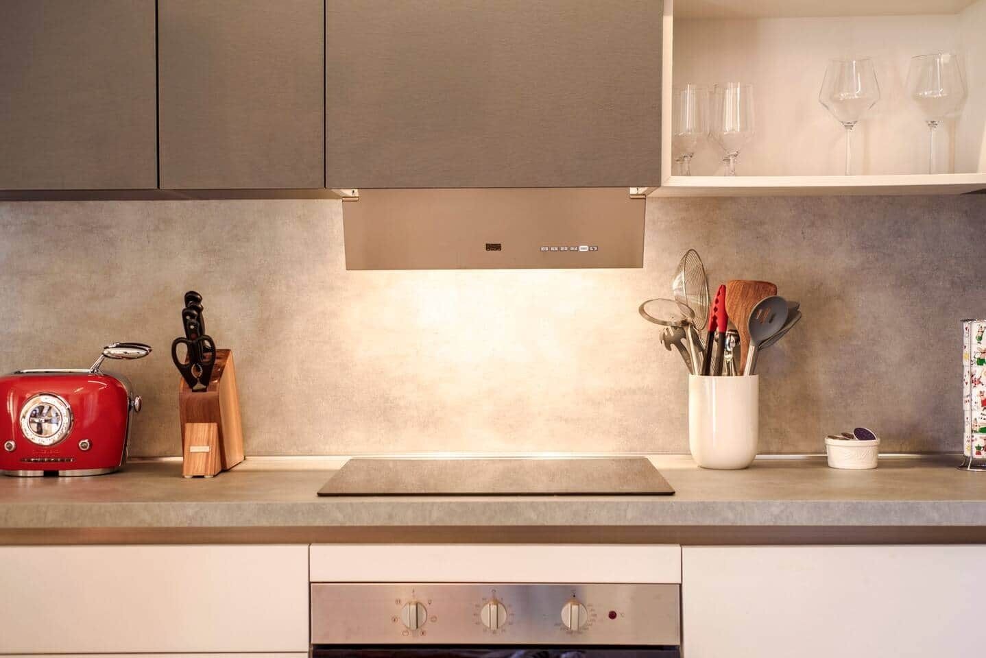 Kühlschrank, Ofen, Herdplatte, Geschirrspüler