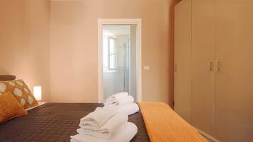 Fer et planche Ă  repasser, Wi-Fi, draps fournis