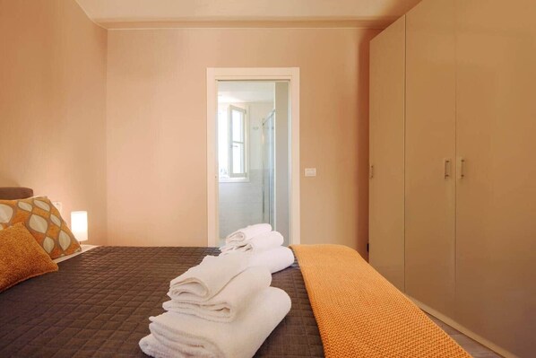 Bügeleisen/Bügelbrett, WLAN, Bettwäsche