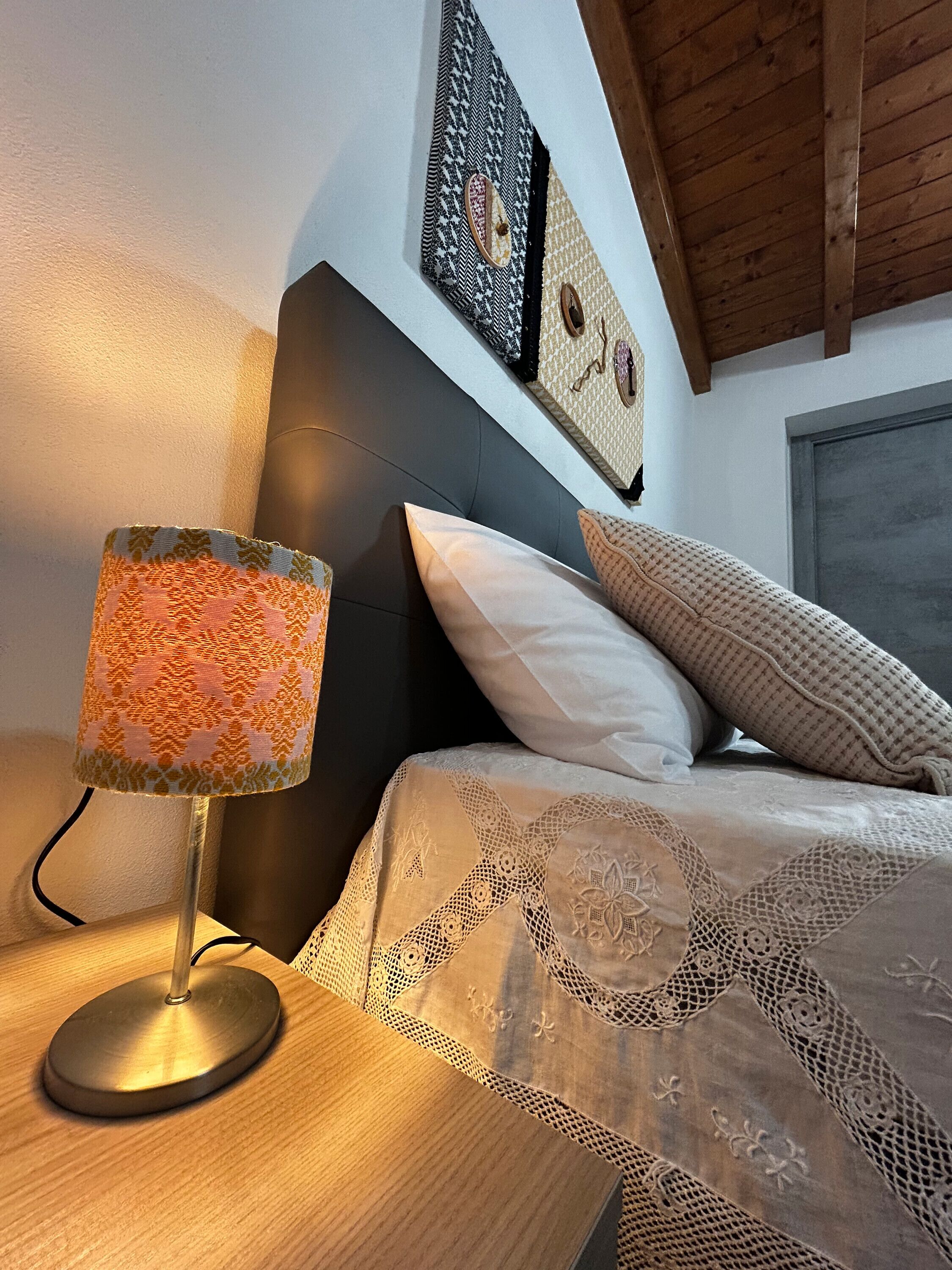 1 habitación, tabla de planchar con plancha, wifi y ropa de cama 