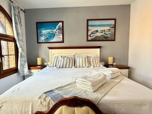 3 chambres, fer et planche à repasser, accès Internet, draps fournis