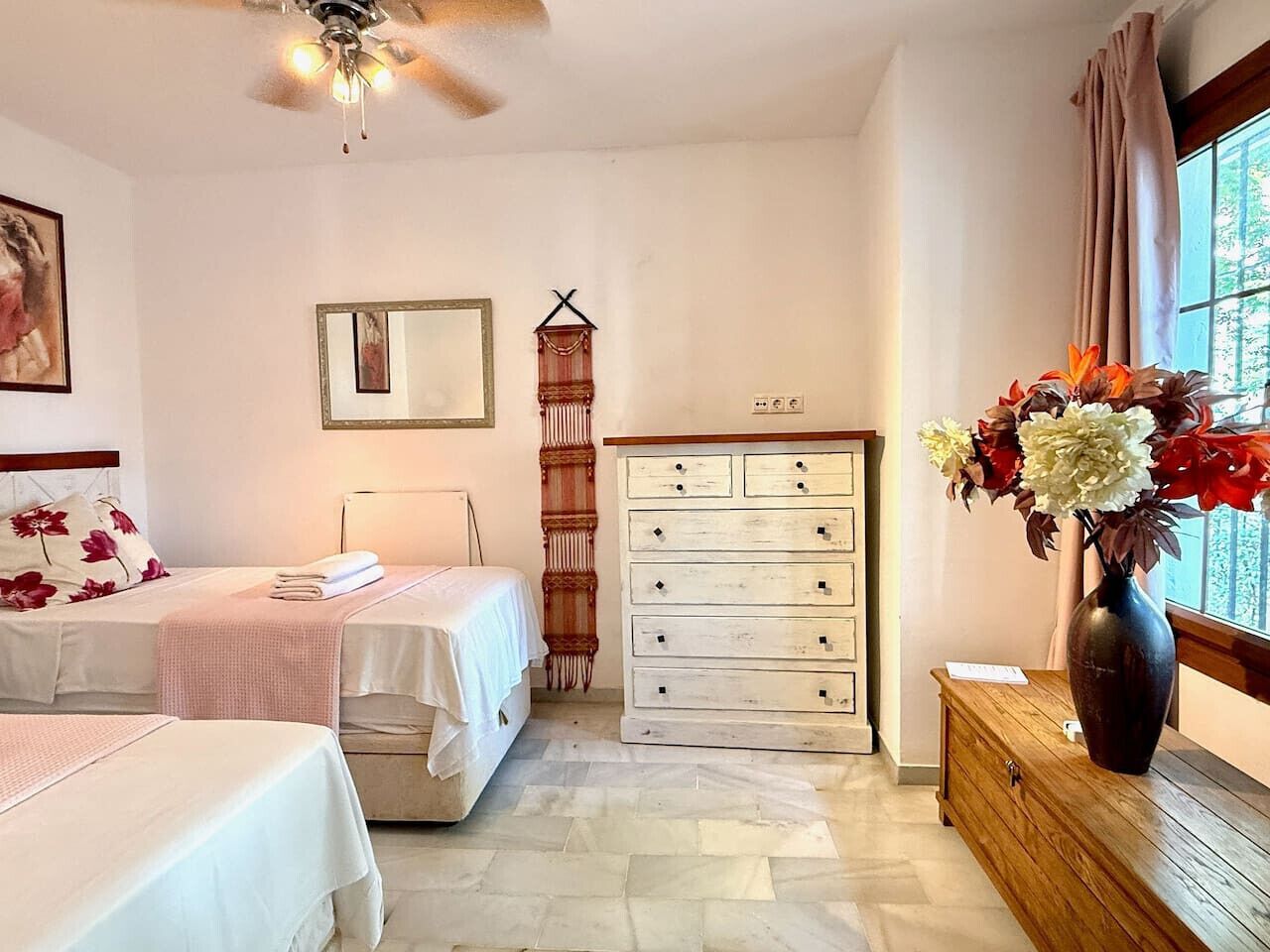 3 bedrooms, iron/ironing board, Internet, bed sheets