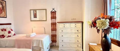 3 室のベッドルーム、アイロン / アイロン台、インターネット、ベッドシーツ