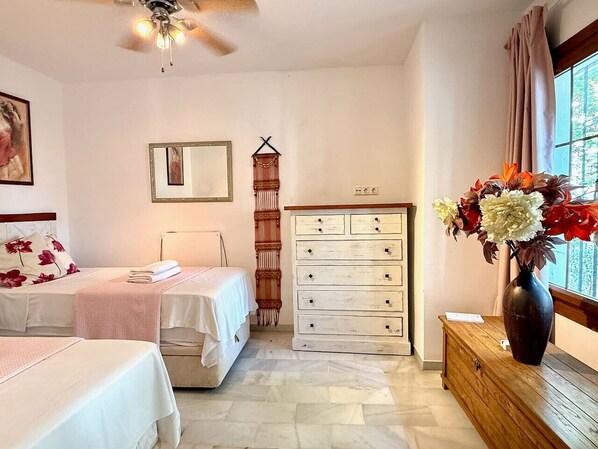 3 bedrooms, iron/ironing board, Internet, bed sheets