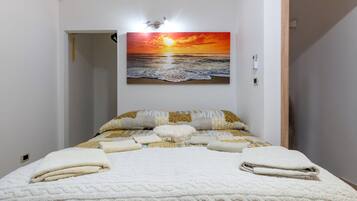 1 bedroom, WiFi, bed sheets