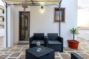 Terrace/patio - Apartment 'L'aurora' with Shared Terrace, Wi-Fi and Air Conditioning (San Vito dei Normanni)