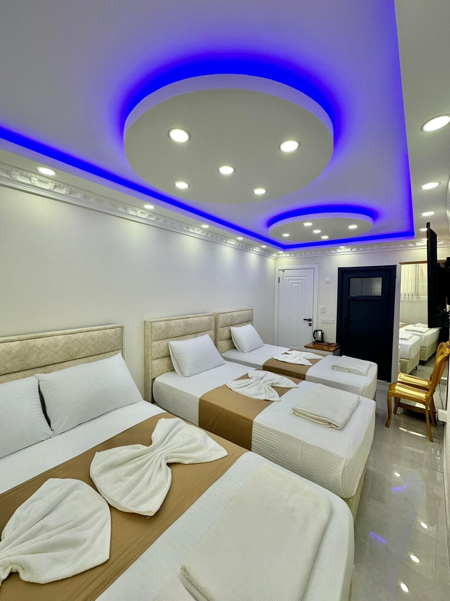 Presidential Studio | Desk, laptop workspace